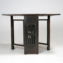 Arts and Crafts Oak Gateleg Table